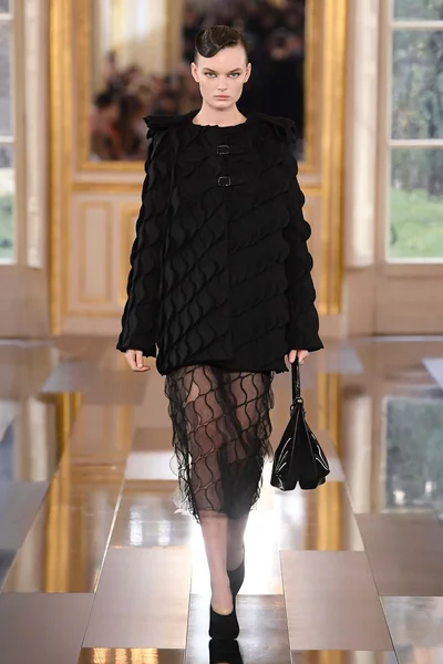 Look 10
